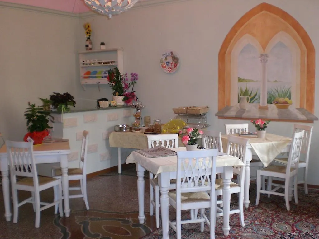 Casa Dei Mombri Bed & Breakfast Noli 0*,